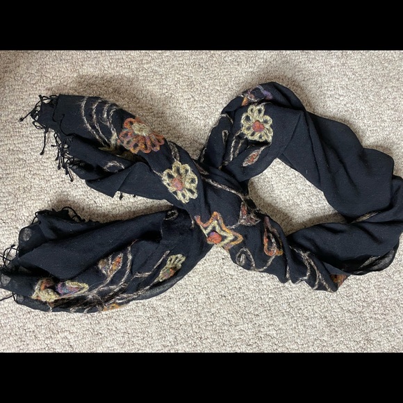 Giorgio Passigatti 100% wool gorgeous scarf fringed ends - Picture 2 of 8